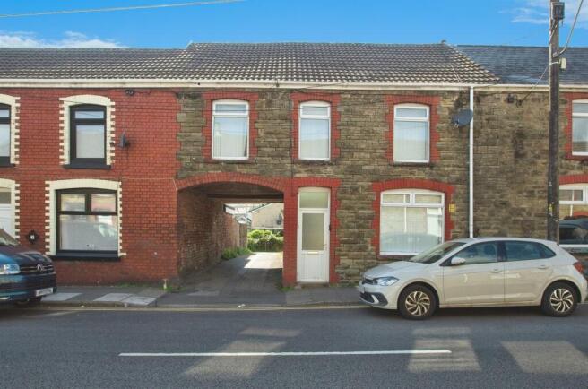4 bed property, in Hermon Road, £110,000