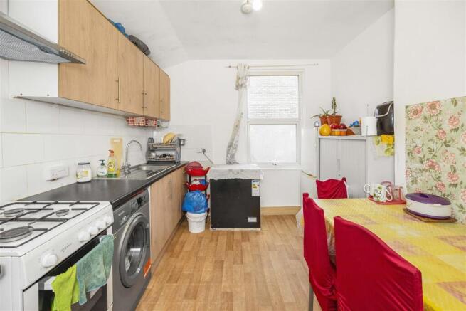 2 bed property, in Romford Road, £200,000
