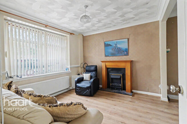 2 bed property, in Merchants Hill, £145,000
