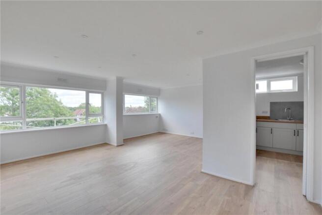 2 bed property, in Burnt Ash Hill, £325,000