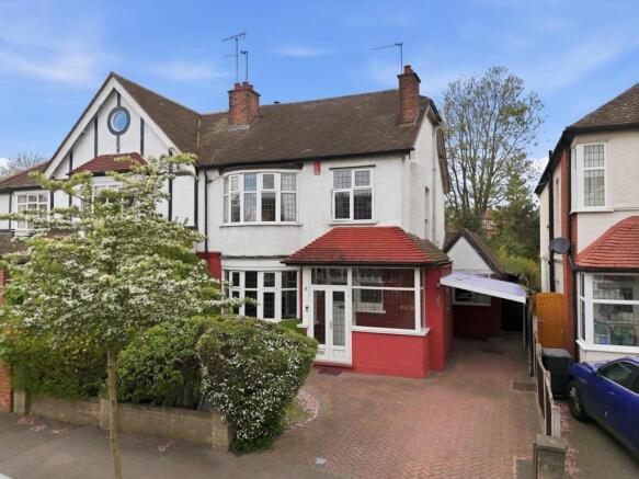 3 bed property, in Langley Drive, £1,375,000
