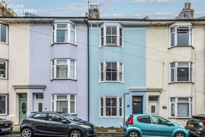 5 bed property, in St. Martins Place, £475,000