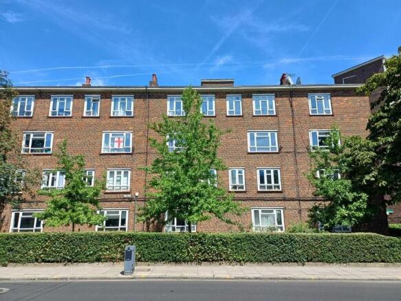 3 bed property, in Newington Green Road, £330,000