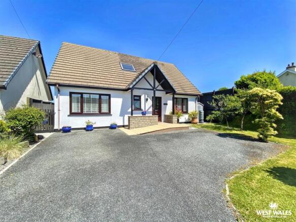 3 bed property, in Templebar Road, £375,000
