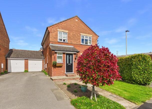 3 bed property, in 2 Kingfisher Drive, £315,000