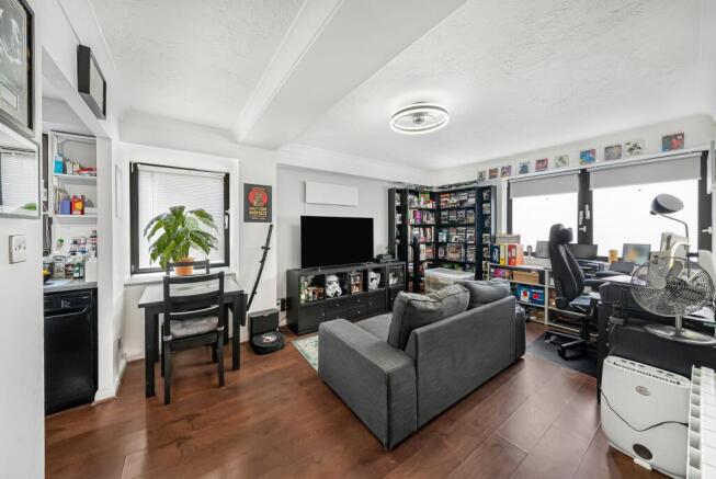 1 bed property, in Gordon Place, £160,000