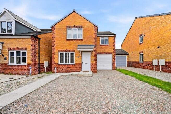 3 bed property, in Findon Way, £220,000