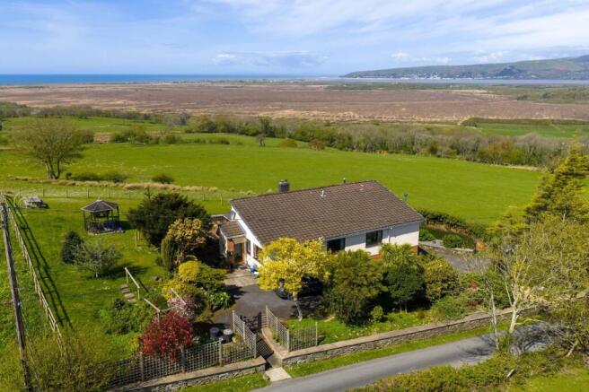 3 bed property, in Loreley, £600,000