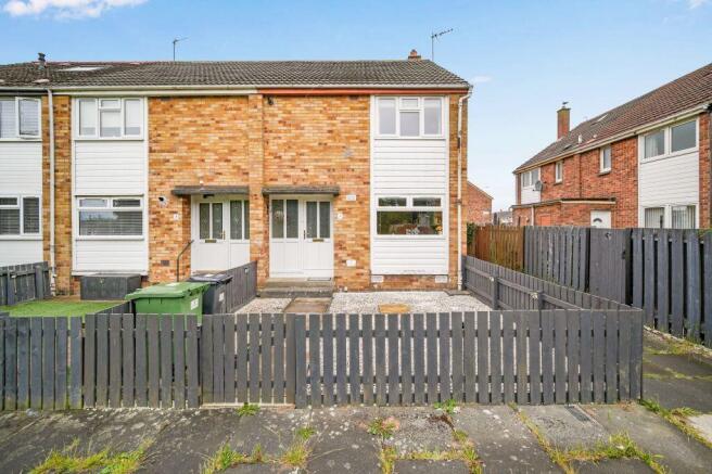 2 bed property, in 1 Drum Crescent, £195,000