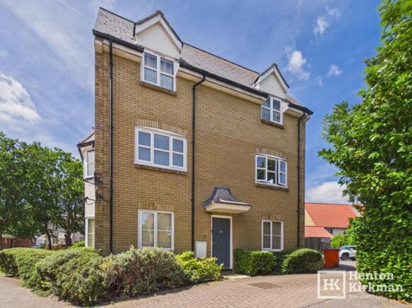 2 bed property, in Bramble Tye, £220,000