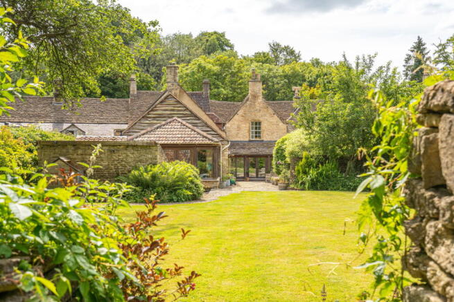 3 bed property, in The Street, £1,395,000