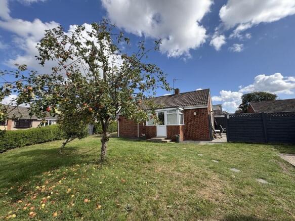 2 bed property, in Alloway Grove, £125,000