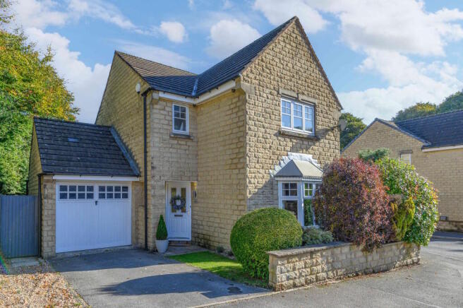 3 bed property, in Fieldfare Drive, £319,995