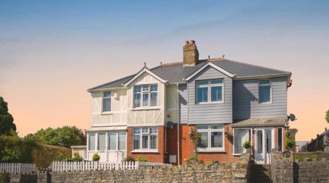 3 bed property, in Lyme Street, £300,000