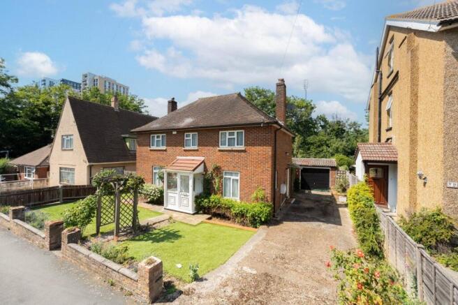 3 bed property, in Cumnor Road, £675,000