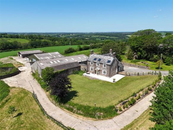 4 bed property, in Clawton, £1,350,000