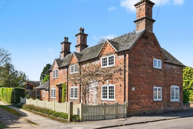 4 bed property, in Crown Cottage, £835,000