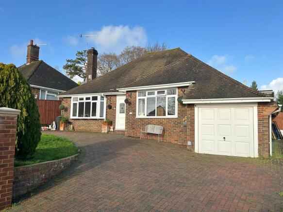 5 bed property, in Eden Drive, £520,000
