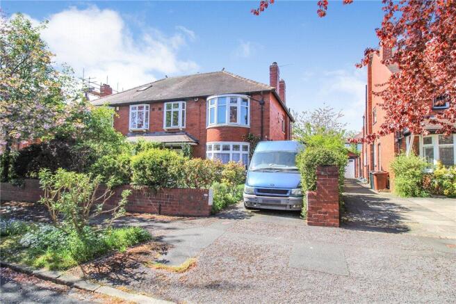 2 bed property, in Helmsley Road, £210,000