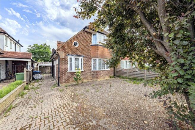3 bed property, in Lawrence Avenue, £660,000