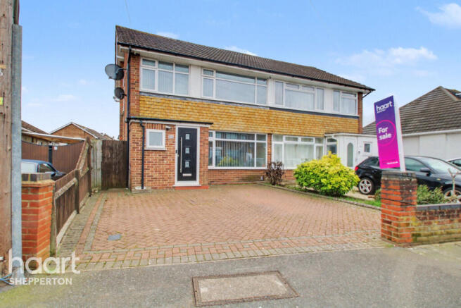3 bed property, in Ashgrove Road, £500,000