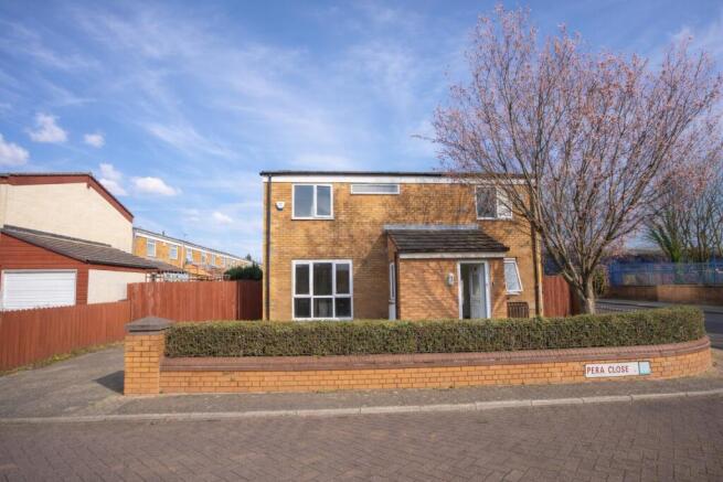 5 bed property, in Pera Close, £300,000