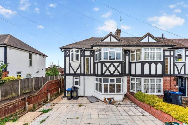 3 bed property, in Kingsbridge Road, £575,000