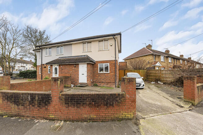 2 bed property, in Oakdene Road, £400,000