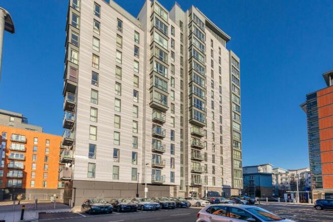 2 bed property, in Railway Terrace, £250,000