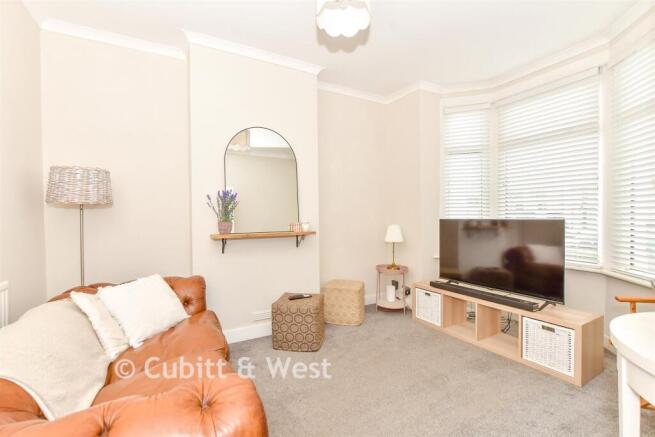 3 bed property, in Jubilee Road, £250,000