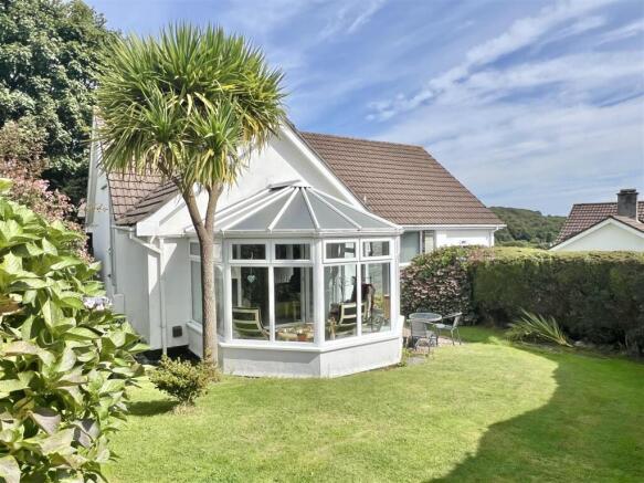 4 bed property, in Springfield Close, £325,000