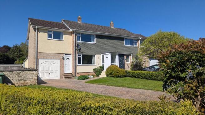 4 bed property, in Woodbury Avenue, £485,000