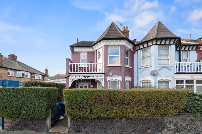 1 bed property, in Hamilton Road, £375,000