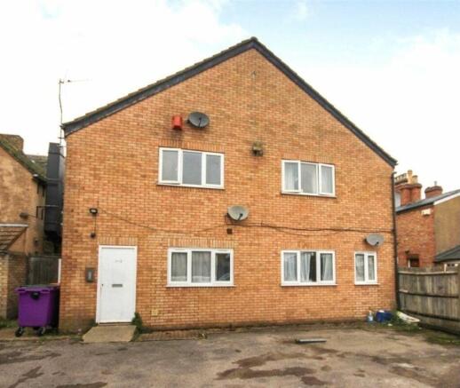 1 bed property, in Flat 4 Farrer Mews, £65,000