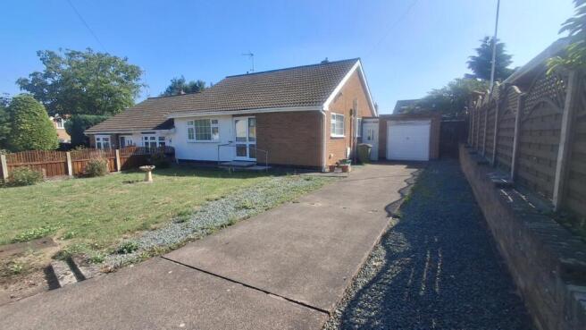 2 bed property, in Burton Rise, £210,000