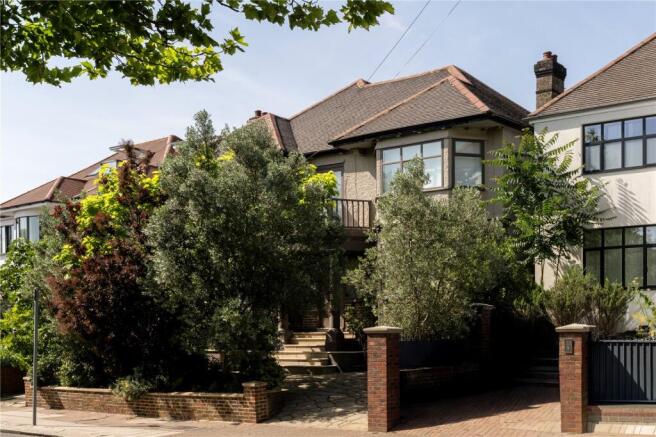 6 bed property, in Donnington Road, £2,750,000