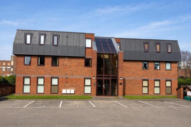 1 bed property, in St. Johns Court Church Road, £190,000