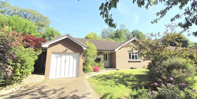 3 bed property, in Blackthorns Close, £700,000
