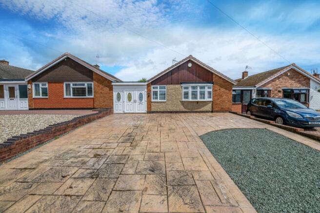 2 bed property, in Stirling Crescent, £190,000