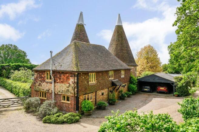 5 bed property, in Pluckley, £1,295,000