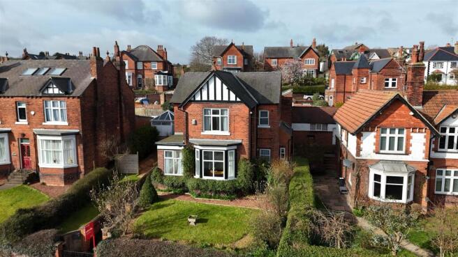 5 bed property, in Manor Road, £360,000