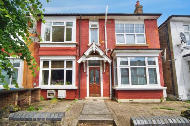 1 bed property, in Sidney Avenue, £240,000
