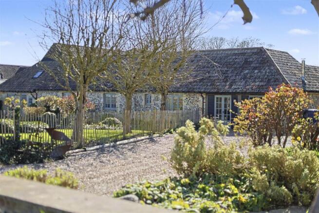 3 bed property, in Grange Road, £900,000