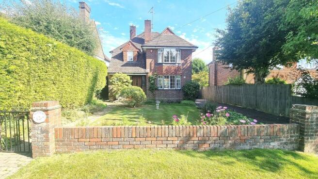 3 bed property, in Beckworth Close, £850,000