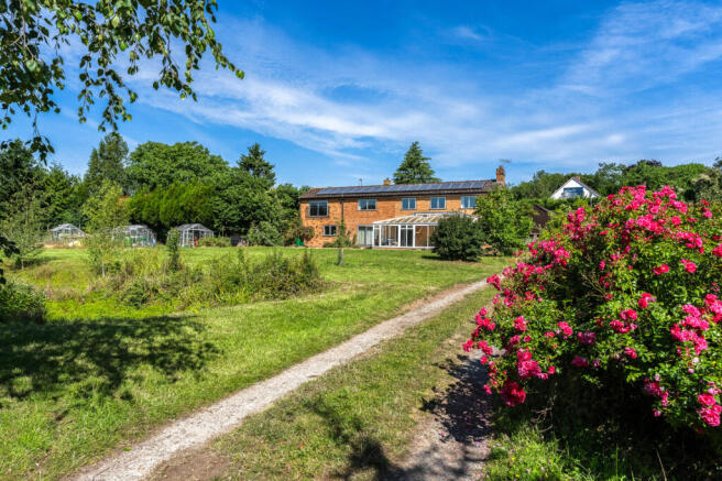 7 bed property, in Broadwas, £700,000