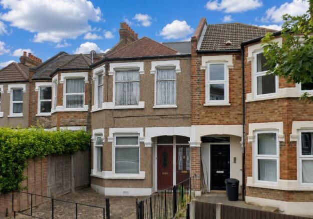 6 bed property, in 137-139 Mellison Road, £450,000