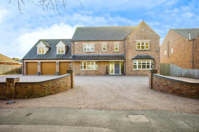 4 bed property, in Coles Lane, £775,000