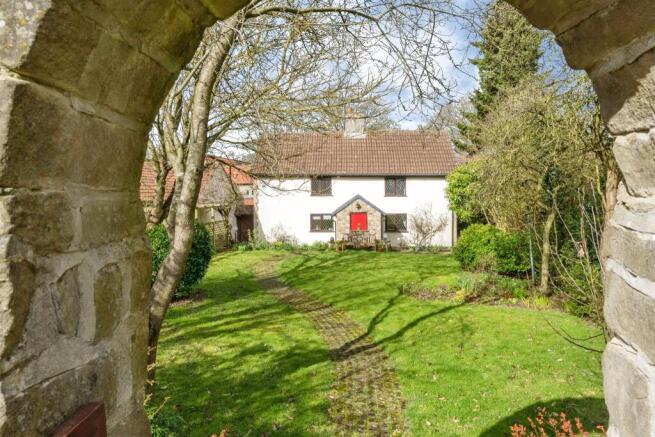 4 bed property, in Joan Lane, £750,000