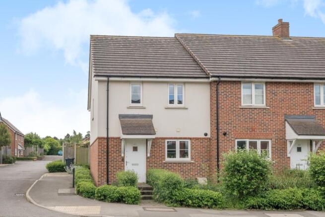 2 bed property, in Weydon Lane, £425,000
