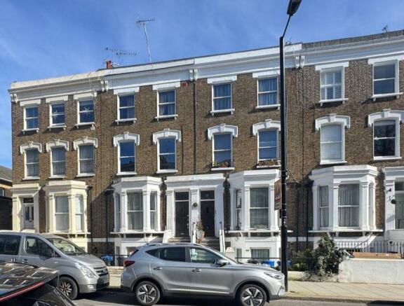 1 bed property, in 99A Fernhead Road, £390,000